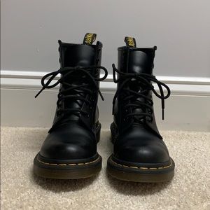 Dr. Martens Women’s 1460 Smooth